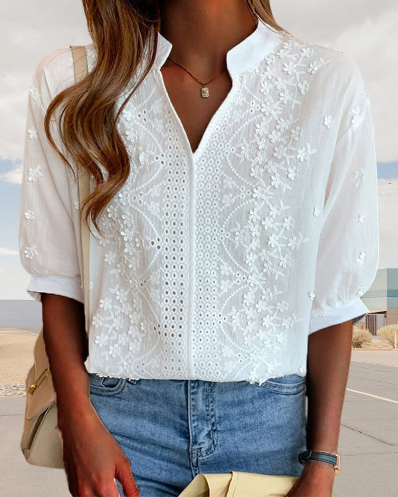 Daphne - V-neck blouse with embroidery