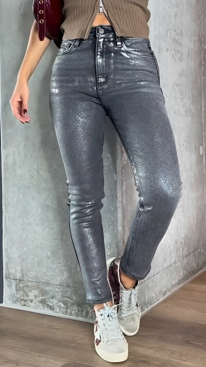 Bethany - Stylish, shiny skinny jeans for women