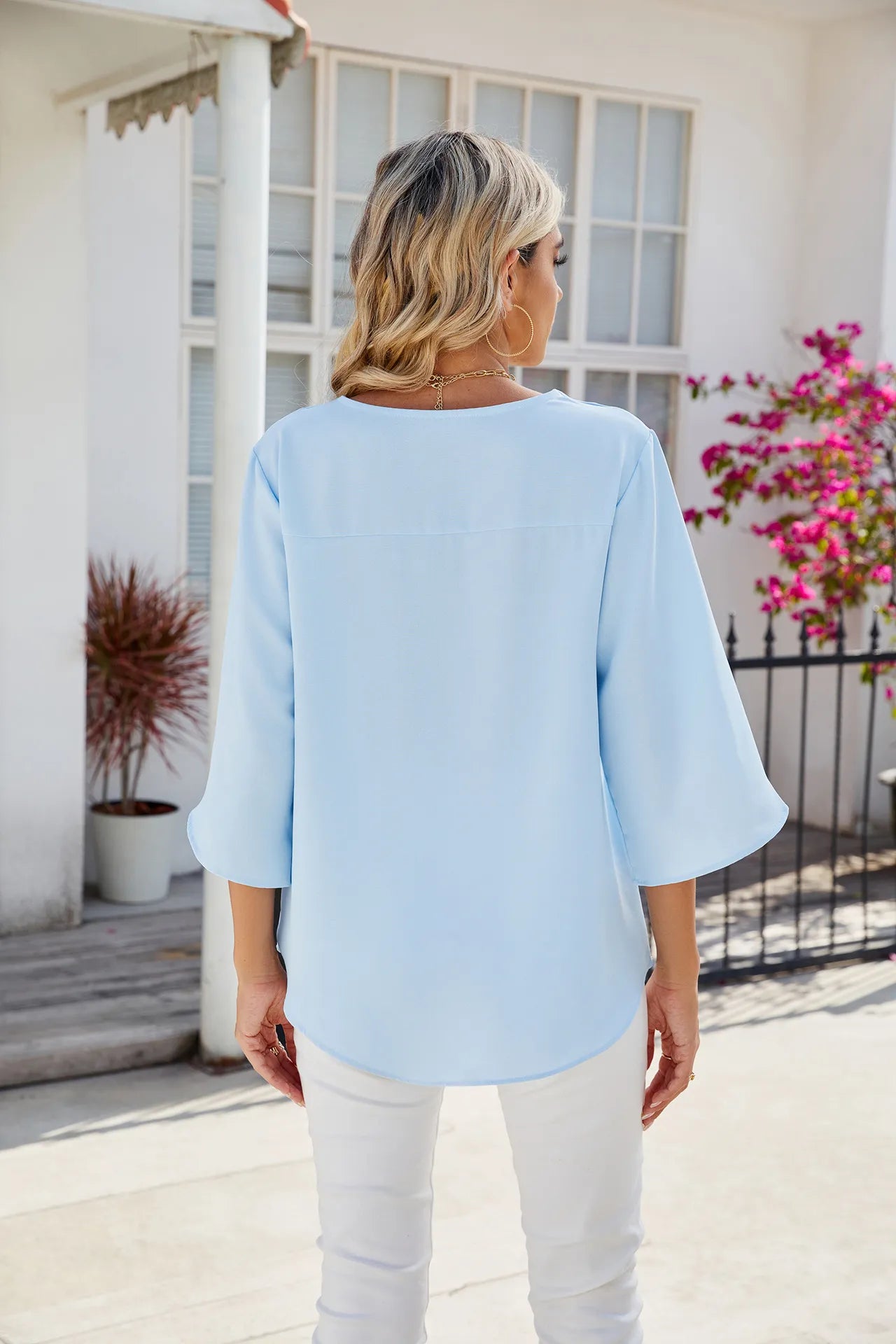 Caetana – Chiffon blouse with short sleeves and V-neckline