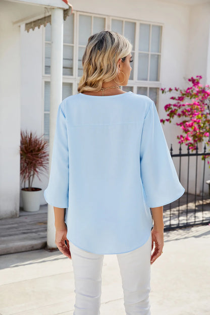 Caetana – Chiffon blouse with short sleeves and V-neckline