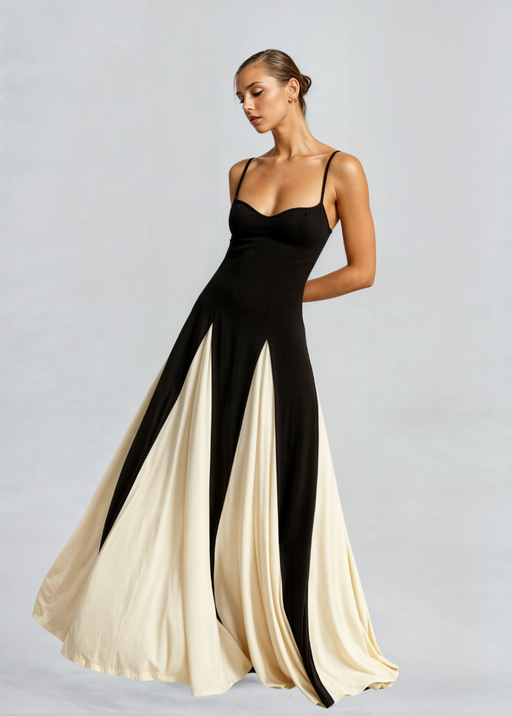 Margaux – Elegant Maxi Dress with V-Neck