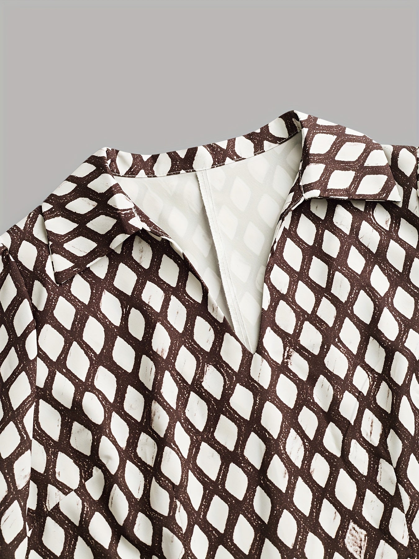 Bella - Elegant Dress with Diamond Print and Fitted Waist