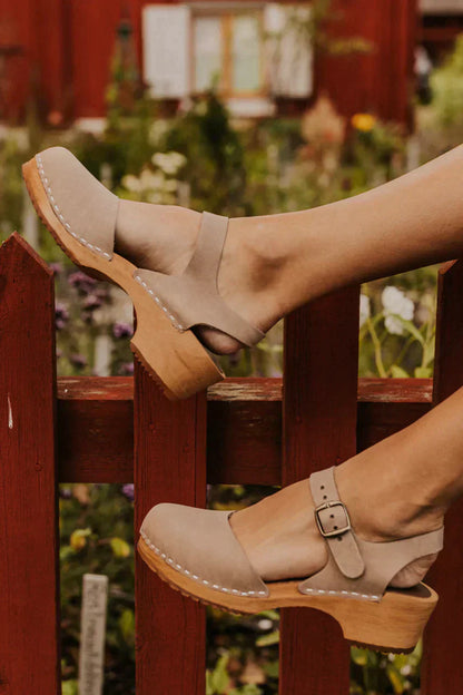 Ammara – Clogs with Effortless Elegance