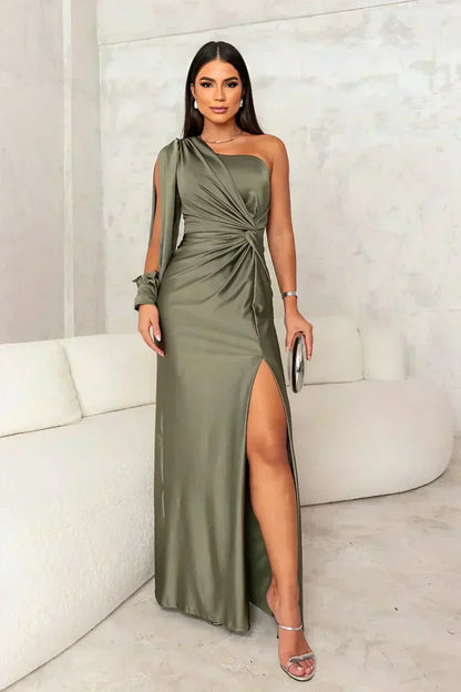 Melyssa – Stylish Evening Dress with Exposed Shoulders