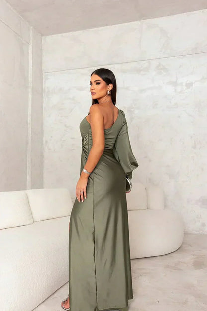 Melyssa – Stylish Evening Dress with Exposed Shoulders