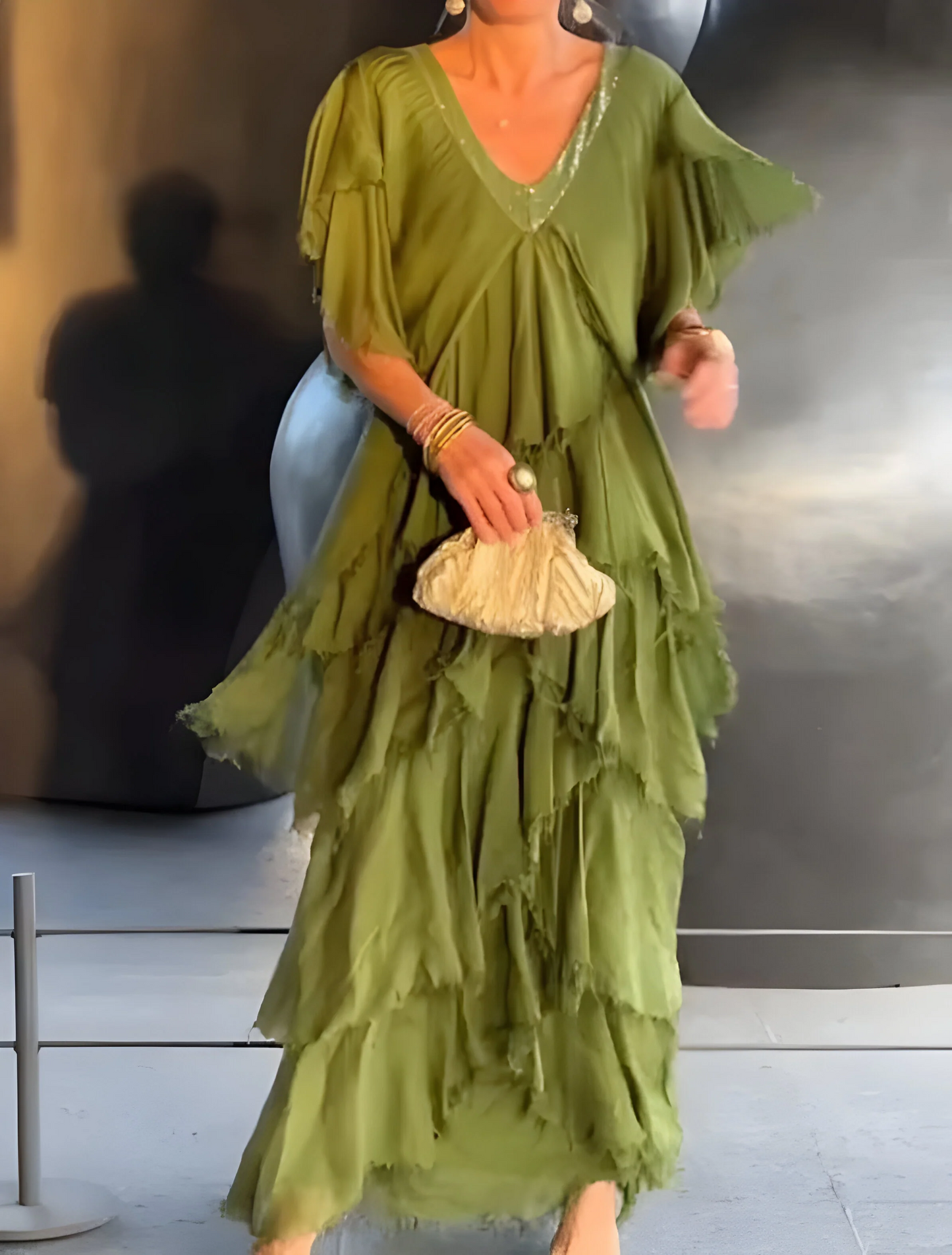 Riza - Pleated Dress with V-Neck and Flow