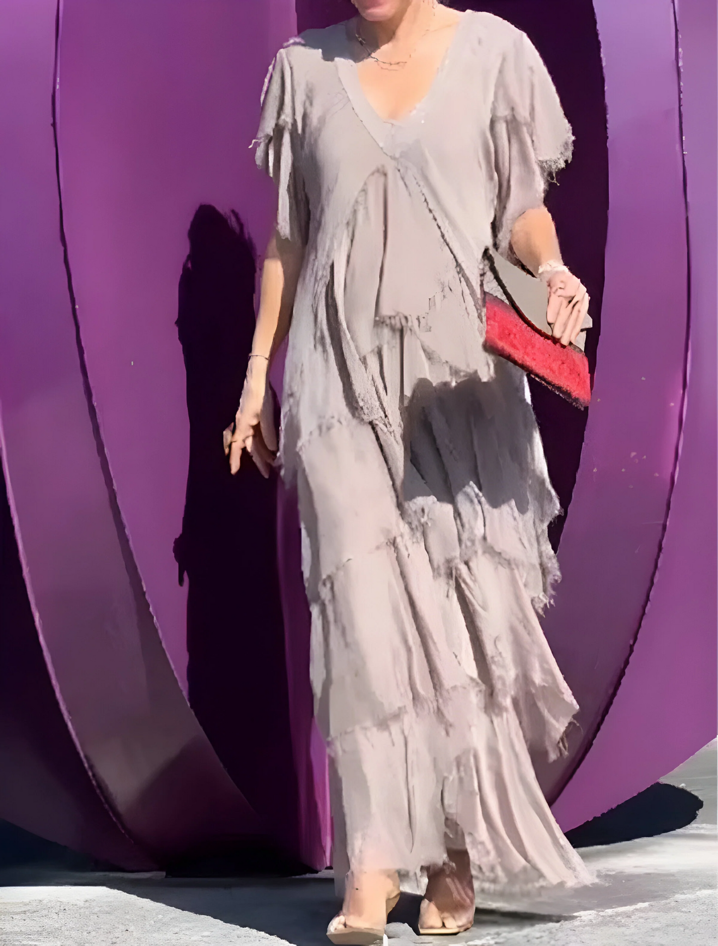 Riza - Pleated Dress with V-Neck and Flow