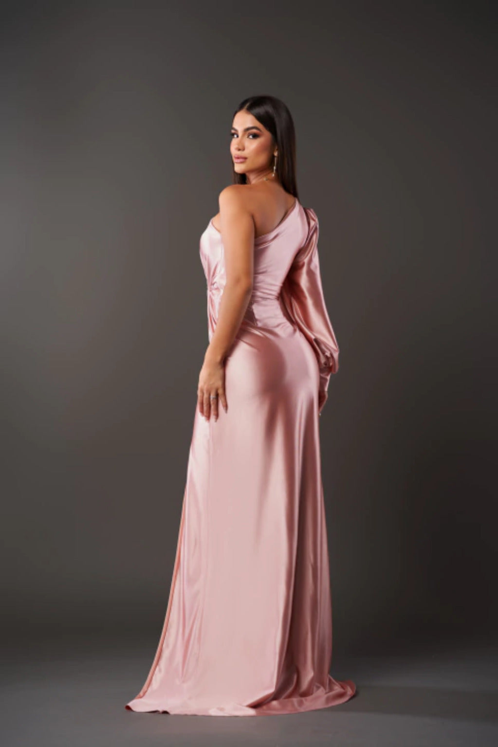 Florence – Satin dress with an elegant and refined single shoulder