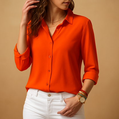 Tyra – Elegant Blouse with Knoopsluiting